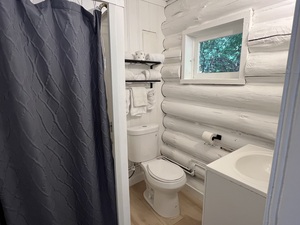 Motel Luzerne Bathroom Amenities