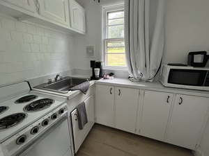 Kitchenette One Queen Lakeside