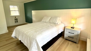 Lakeside Nonsmoking Room with One Queen Bed and Kitchenette